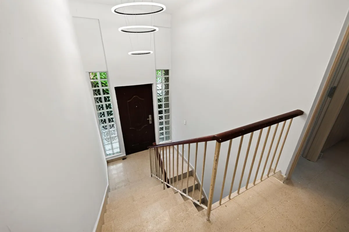 Renovated in Altos de Miraflores, Betania