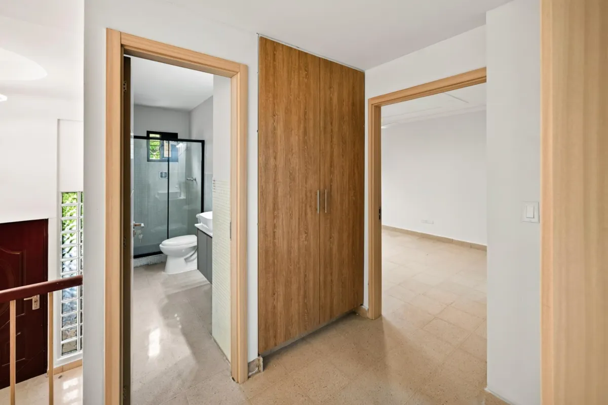 Renovated in Altos de Miraflores, Betania