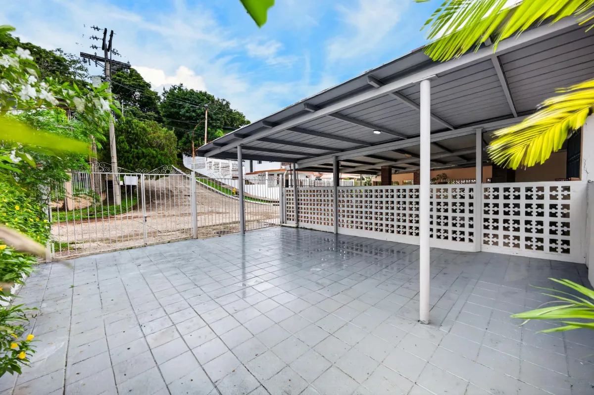 Renovated in Altos de Miraflores, Betania