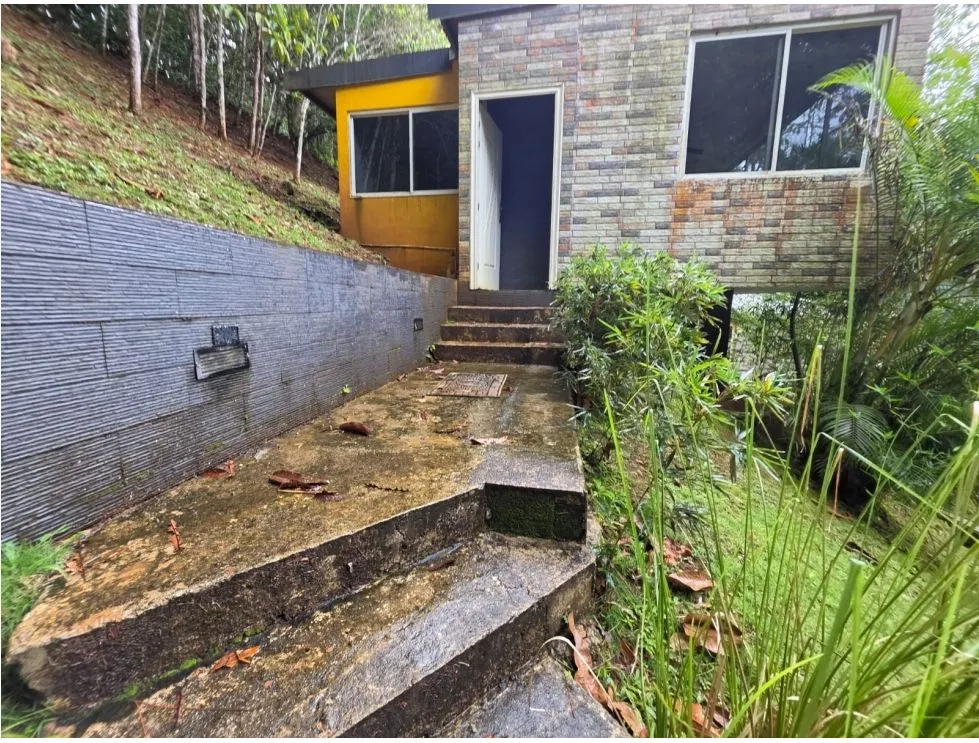 VENTA DE TERRENO CON 3 CABAÑAS EN ALTOS DE CERRO AZUL. MY