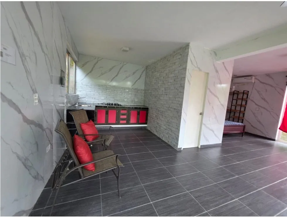 VENTA DE TERRENO CON 3 CABAÑAS EN ALTOS DE CERRO AZUL. MY