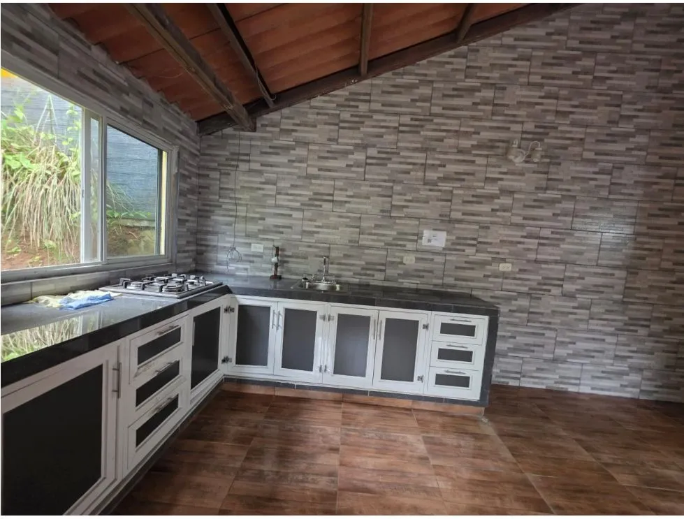 VENTA DE TERRENO CON 3 CABAÑAS EN ALTOS DE CERRO AZUL. MY