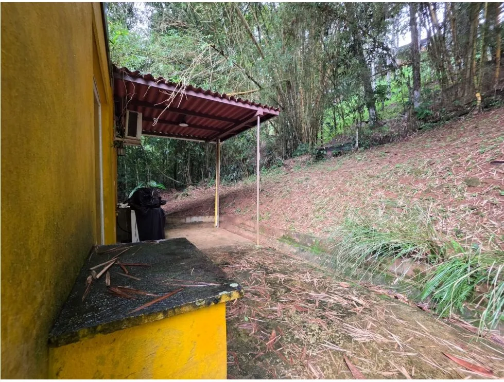 VENTA DE TERRENO CON 3 CABAÑAS EN ALTOS DE CERRO AZUL. MY