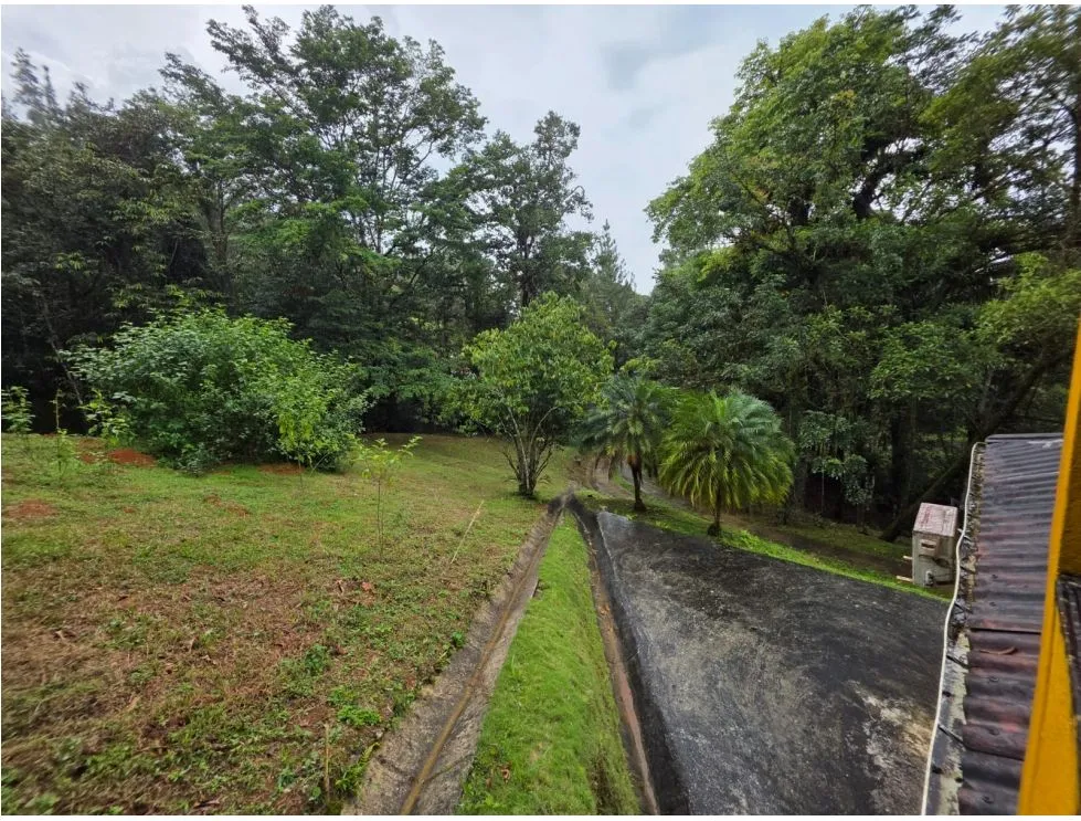 VENTA DE TERRENO CON 3 CABAÑAS EN ALTOS DE CERRO AZUL. MY
