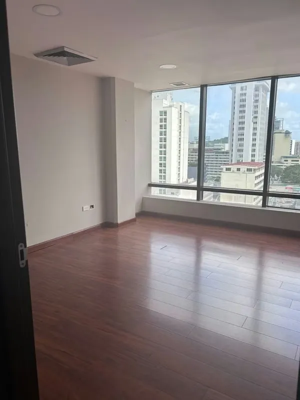 OFICINA DE 218 m² EN  - REA BANCARIA | 5 ESTACIONAMIENTOS