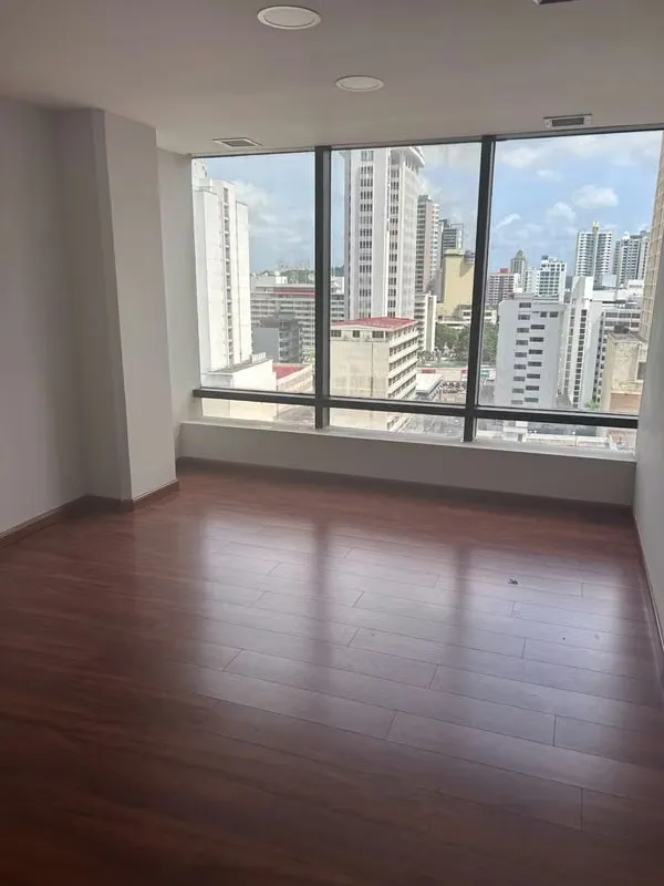 OFICINA DE 218 m² EN  - REA BANCARIA | 5 ESTACIONAMIENTOS