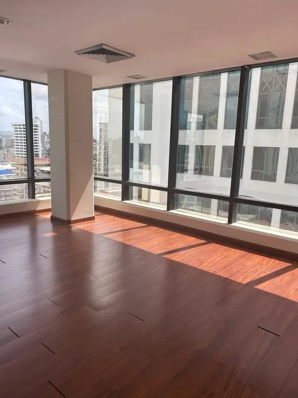 OFICINA DE 218 m² EN  - REA BANCARIA | 5 ESTACIONAMIENTOS