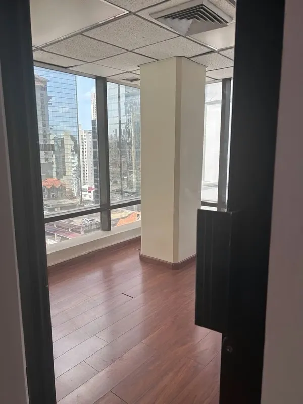 OFICINA DE 218 m² EN  - REA BANCARIA | 5 ESTACIONAMIENTOS
