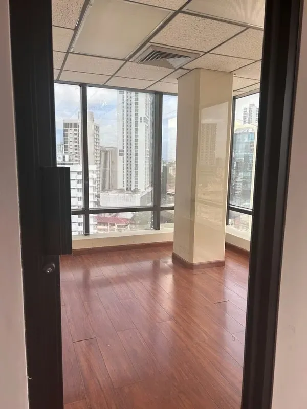 OFICINA DE 218 m² EN  - REA BANCARIA | 5 ESTACIONAMIENTOS