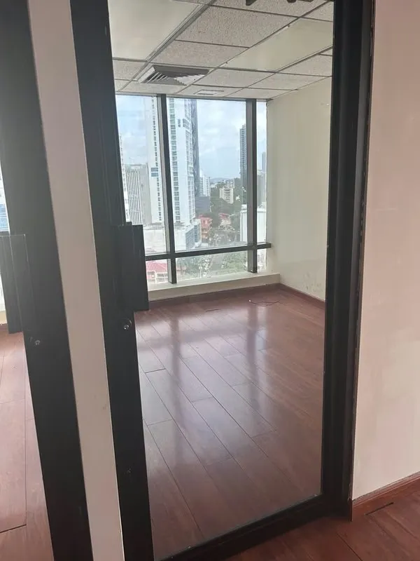 OFICINA DE 218 m² EN  - REA BANCARIA | 5 ESTACIONAMIENTOS