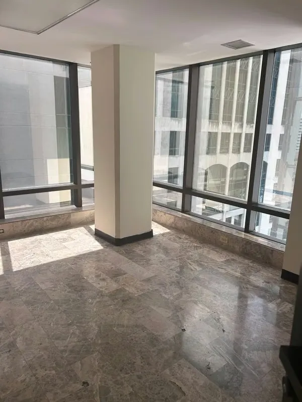 OFICINA DE 218 m² EN  - REA BANCARIA | 5 ESTACIONAMIENTOS