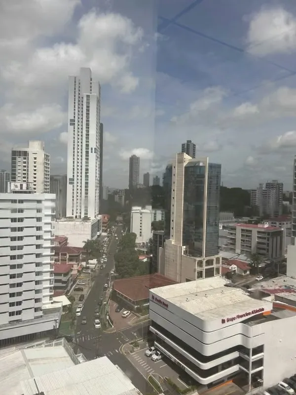 OFICINA DE 218 m² EN  - REA BANCARIA | 5 ESTACIONAMIENTOS