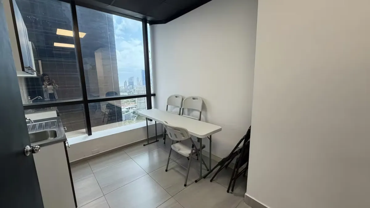Oficina Amoblada en Torre Banco General  -  Calle 50 | Ubicación Premium