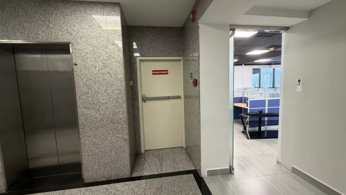 Oficina Amoblada en Torre Banco General  -  Calle 50 | Ubicación Premium