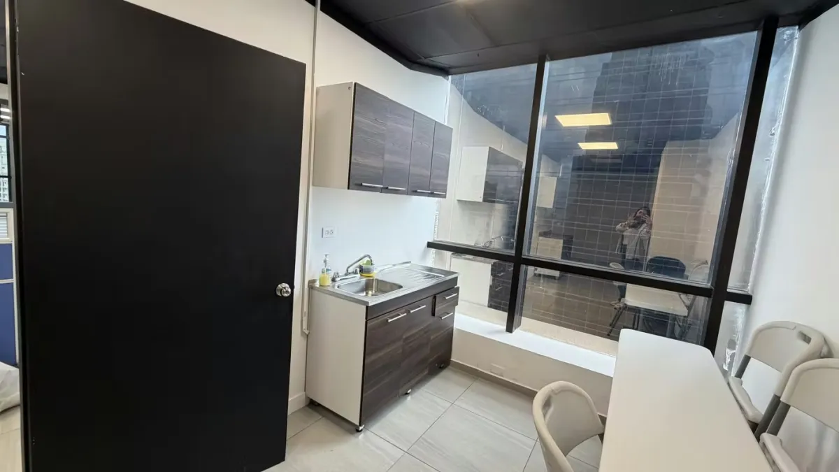 Oficina Amoblada en Torre Banco General  -  Calle 50 | Ubicación Premium