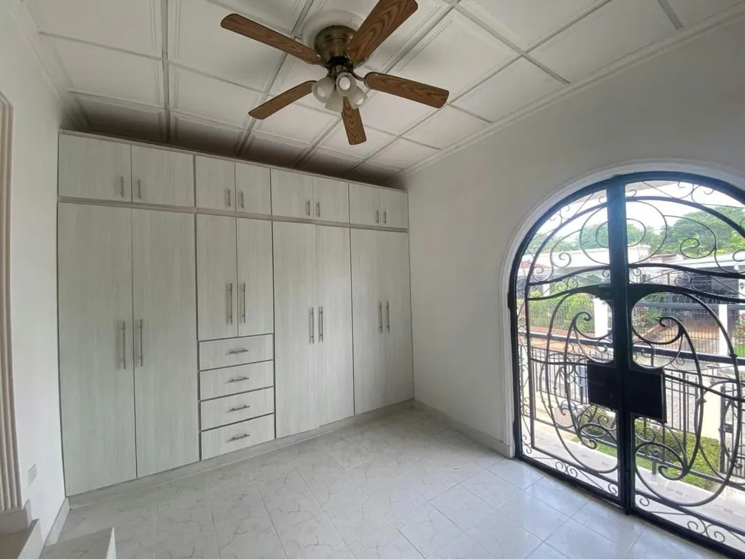 House for Sale with Independent Apartment | Coco del Mar