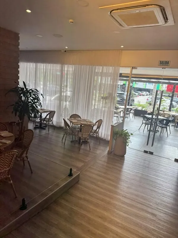 Local para Restaurante en Costa del Este con Terraza