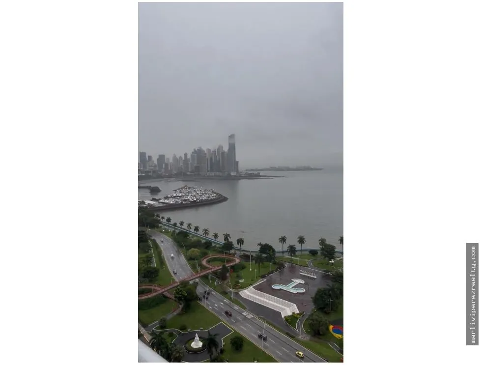 Apartment for Sale on Avenida Balboa