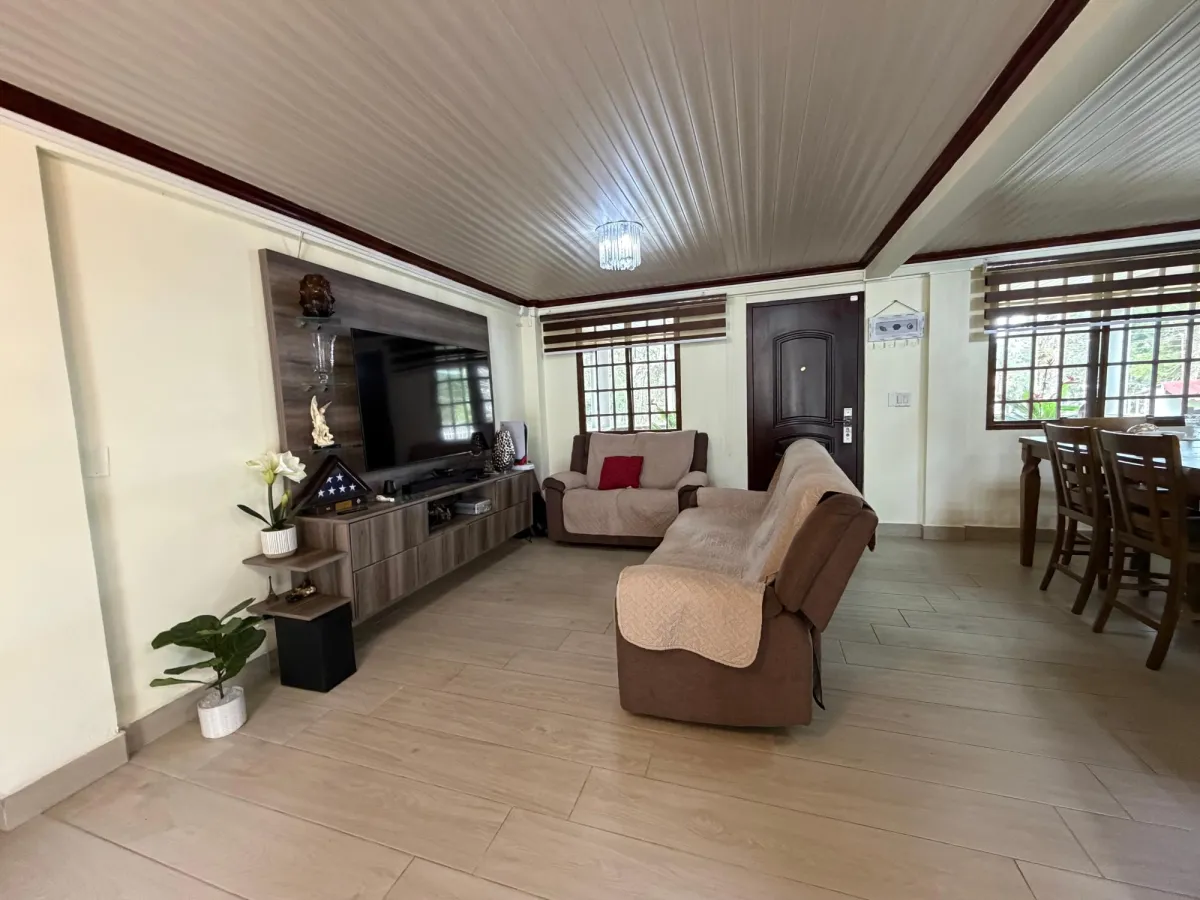 Se vende Casa en Altos de Cerro Azul