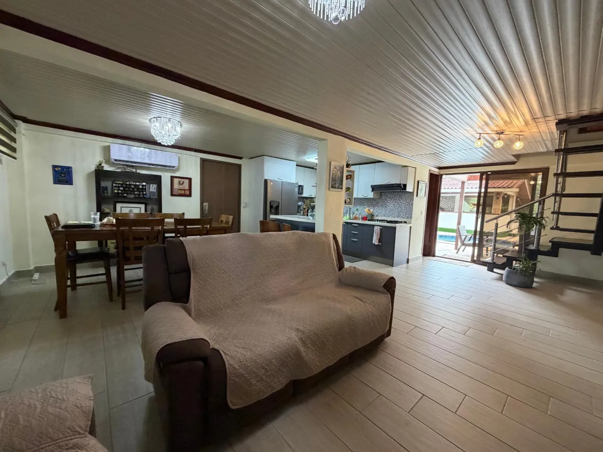 Se vende Casa en Altos de Cerro Azul