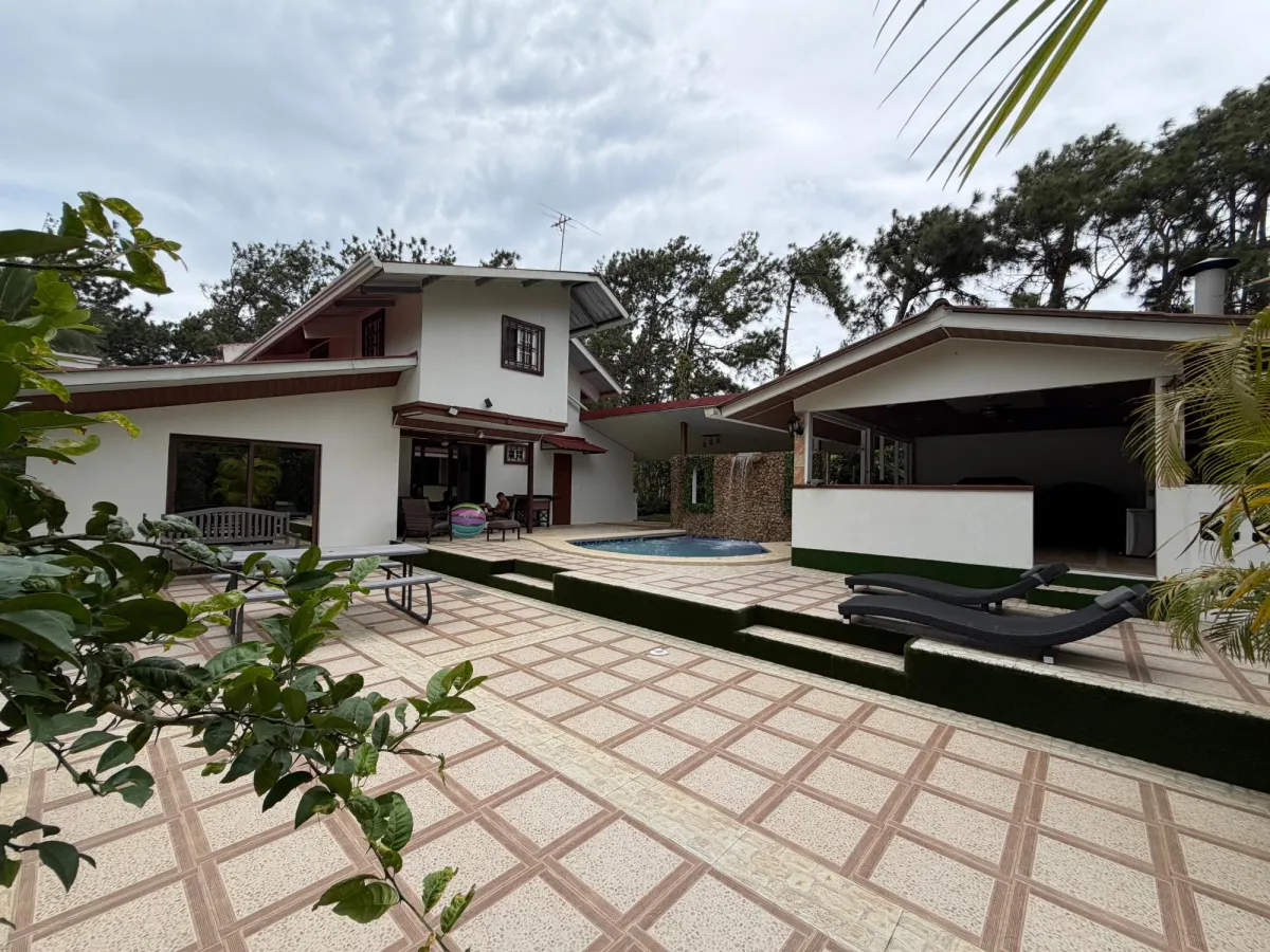 Se vende Casa en Altos de Cerro Azul