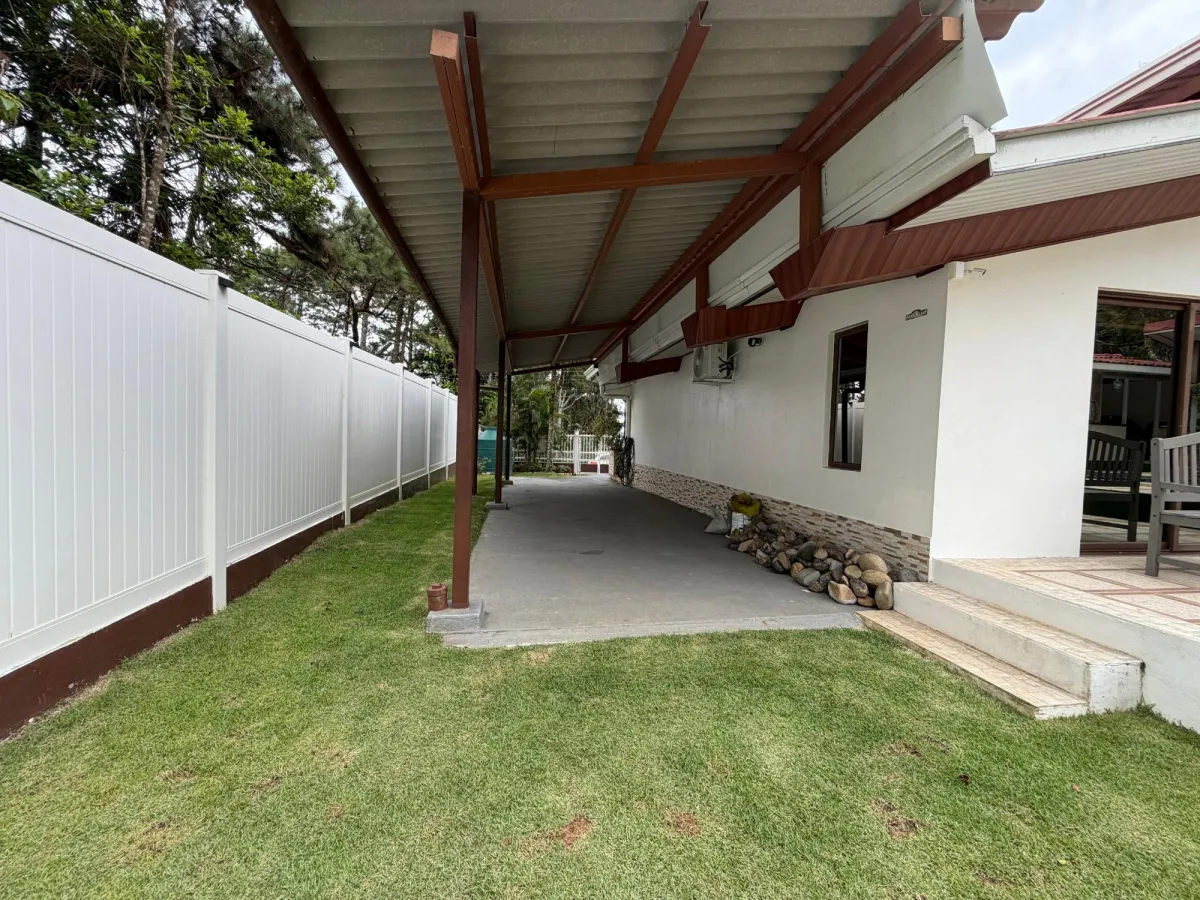 Se vende Casa en Altos de Cerro Azul