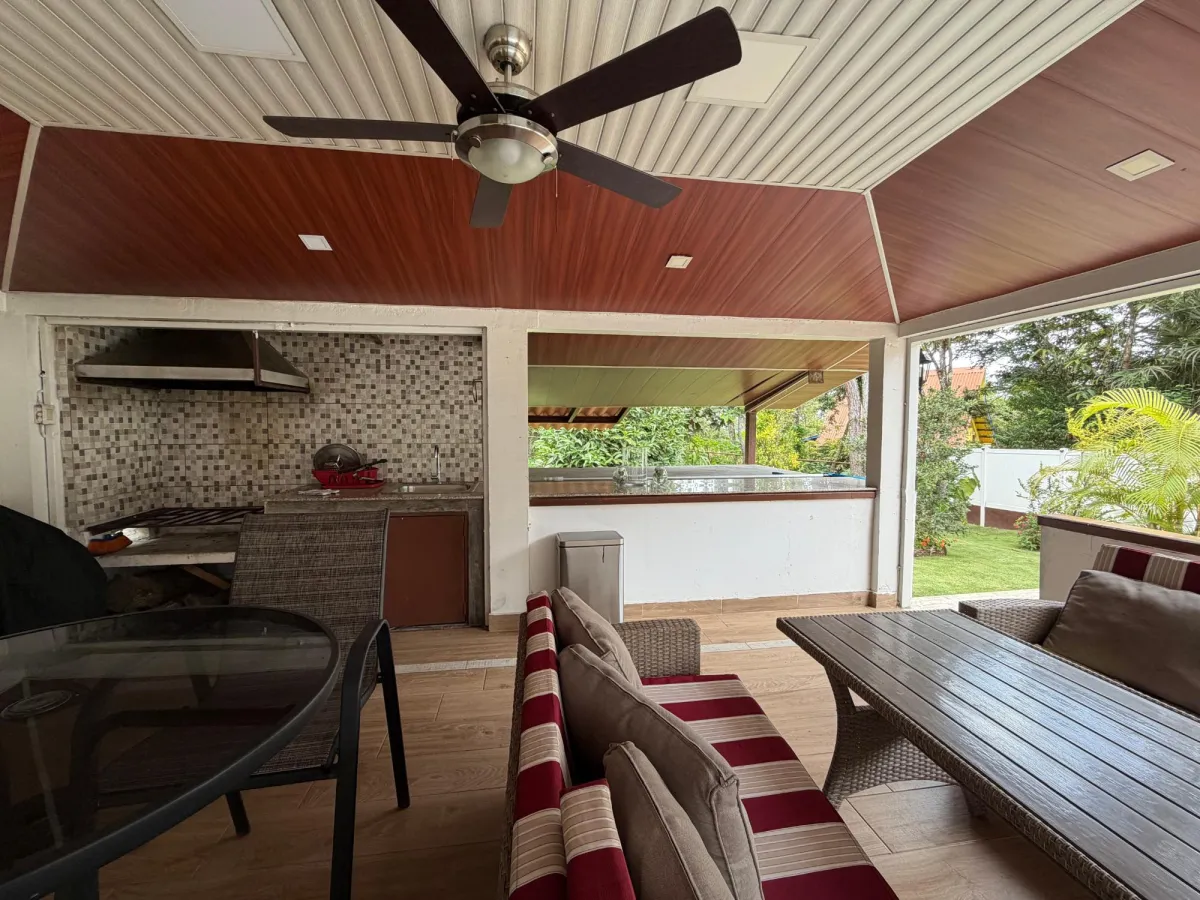 Se vende Casa en Altos de Cerro Azul