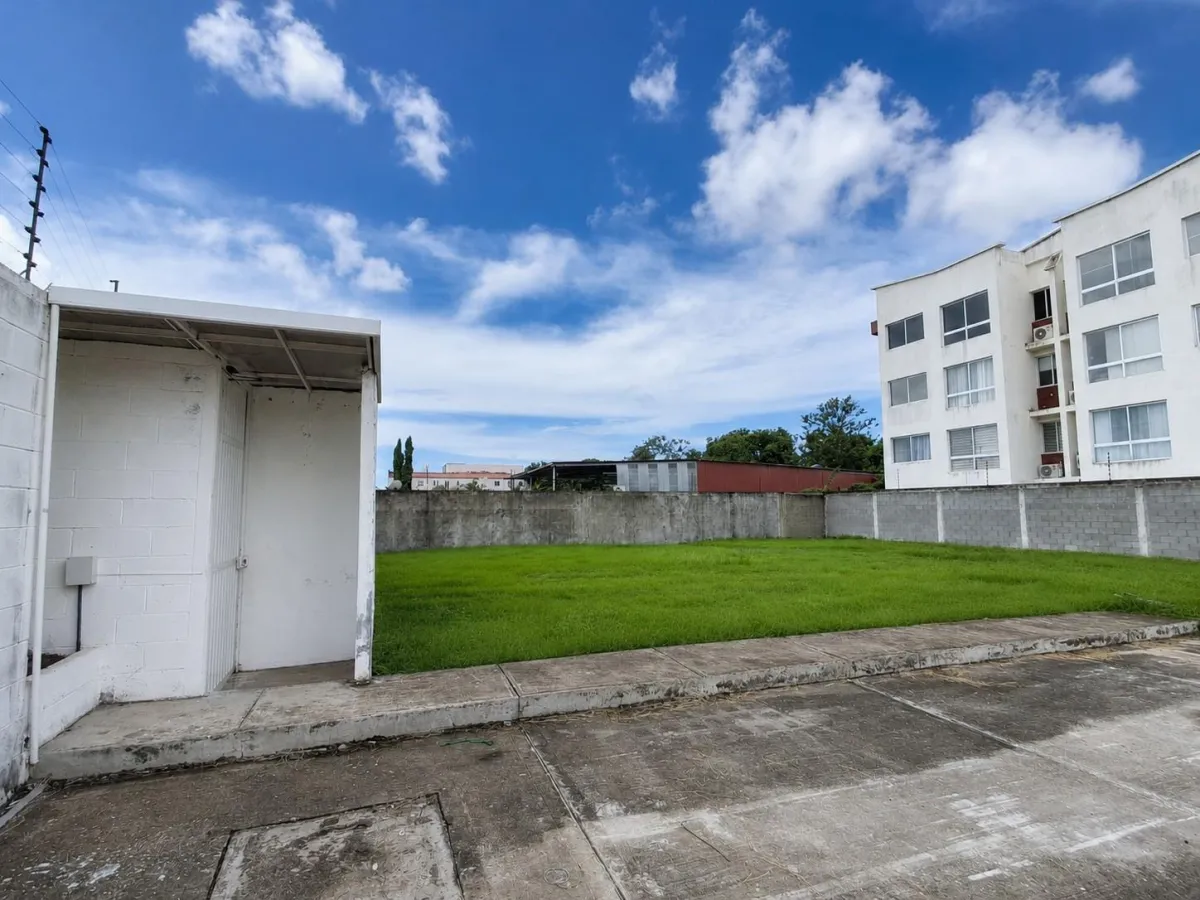 Land for sale with preliminary project Las Acacias