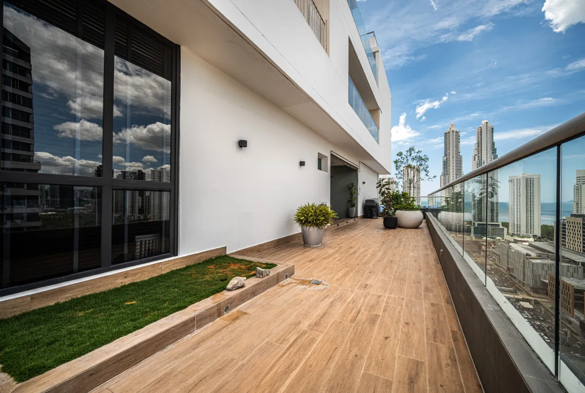 COMPLETE APARTMENT FOR SALE COSTA DEL ESTE 520M2