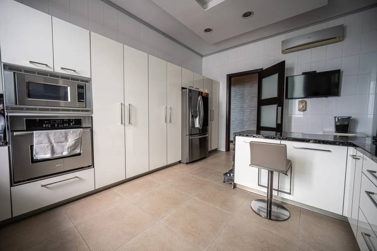 COMPLETE APARTMENT FOR SALE COSTA DEL ESTE 520M2