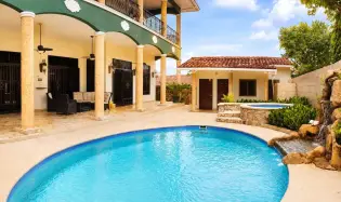 House for Sale in La Alameda with Pool and Panels