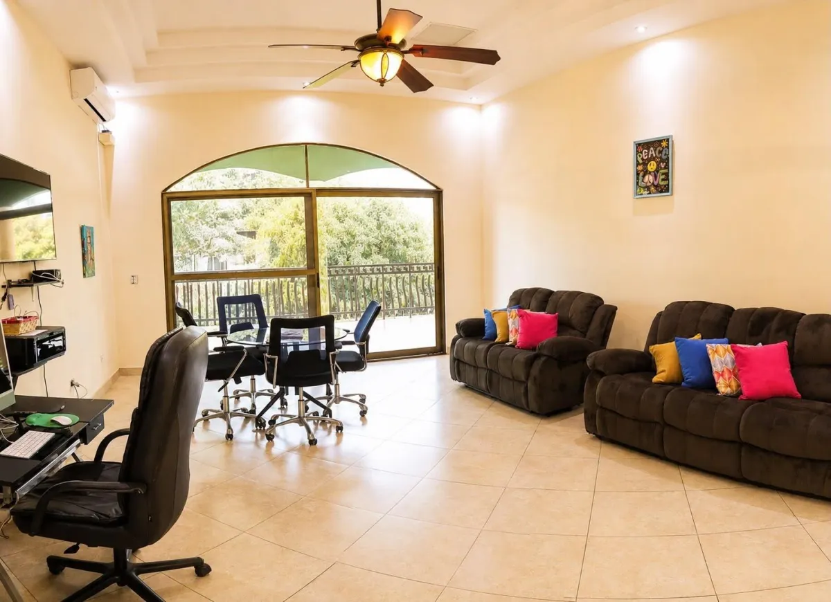 House for Sale in La Alameda with Pool and Panels