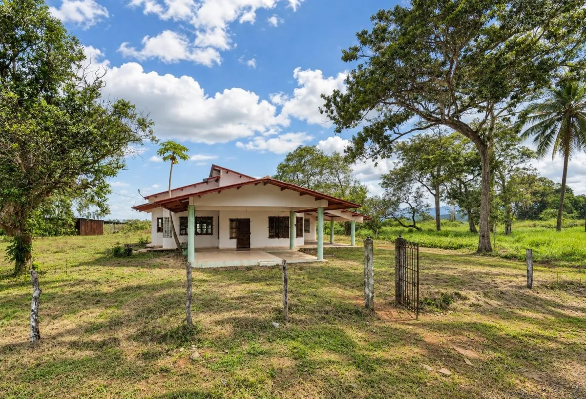 4-Bedroom Home on 1.85 Acres for Sale in Las Lomas