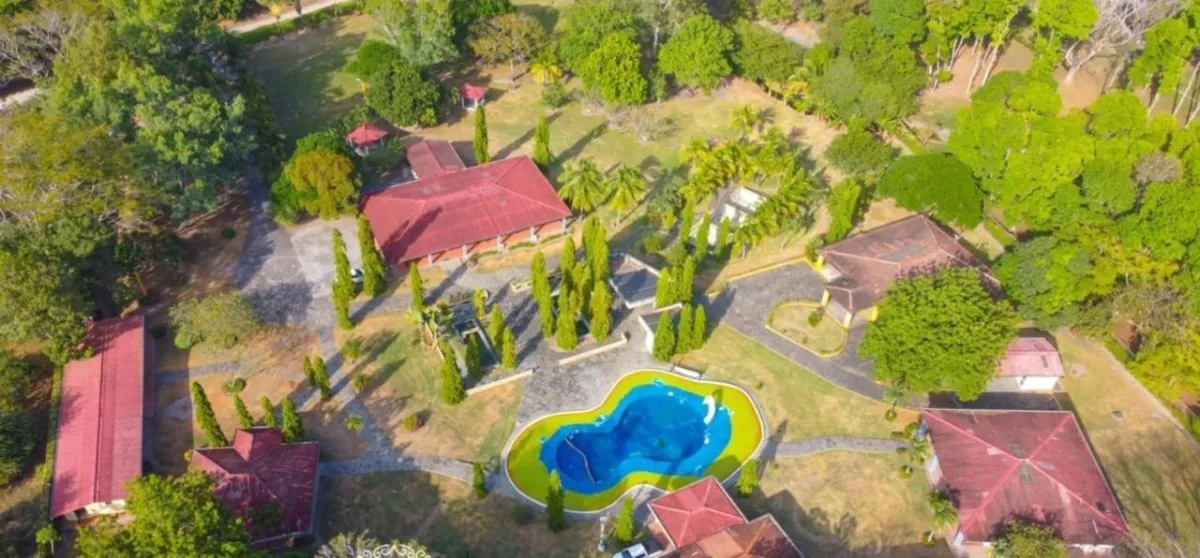 SPECTACULAR COUNTRY HOUSES IN CHAME CORONADO.