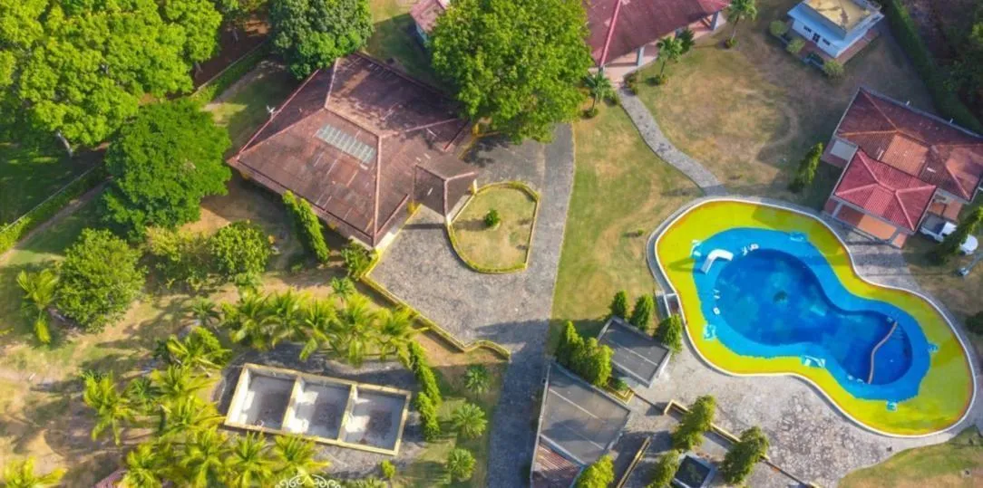 SPECTACULAR COUNTRY HOUSES IN CHAME CORONADO.