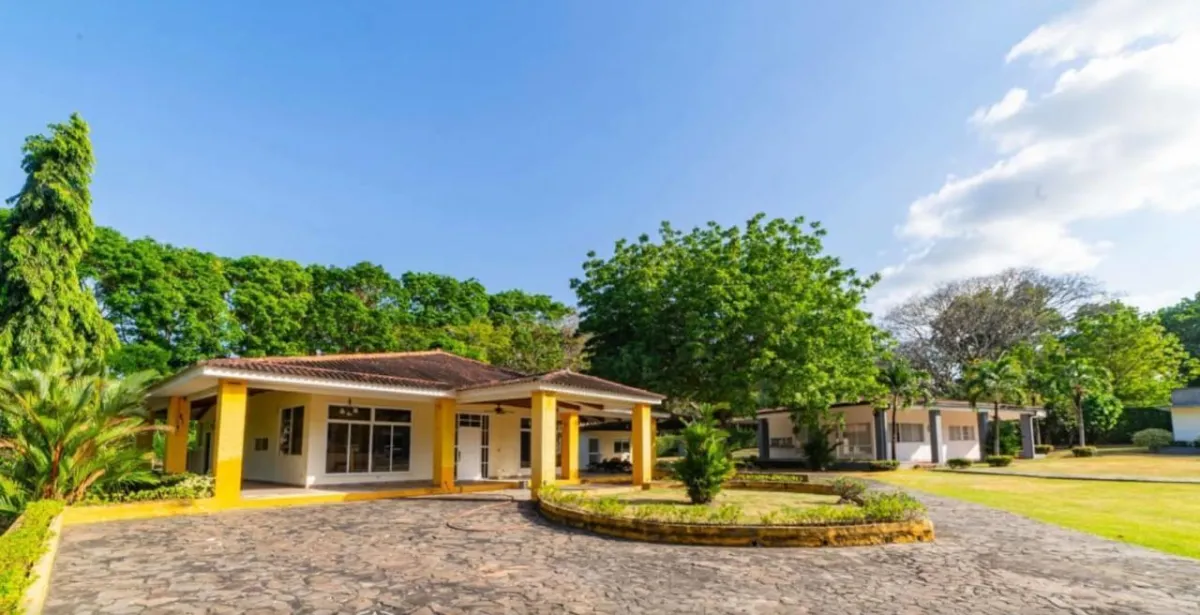 SPECTACULAR COUNTRY HOUSES IN CHAME CORONADO.