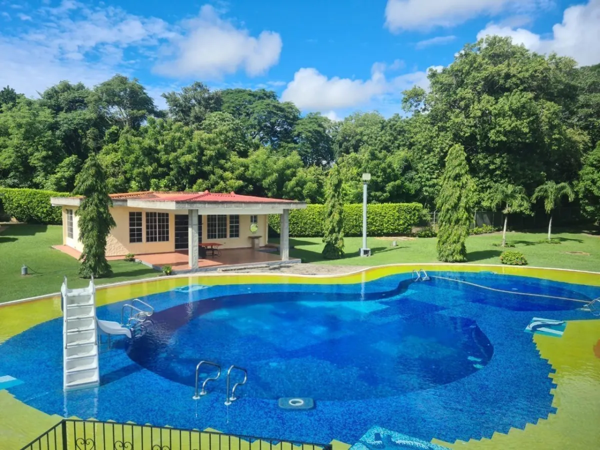 SPECTACULAR COUNTRY HOUSES IN CHAME CORONADO.