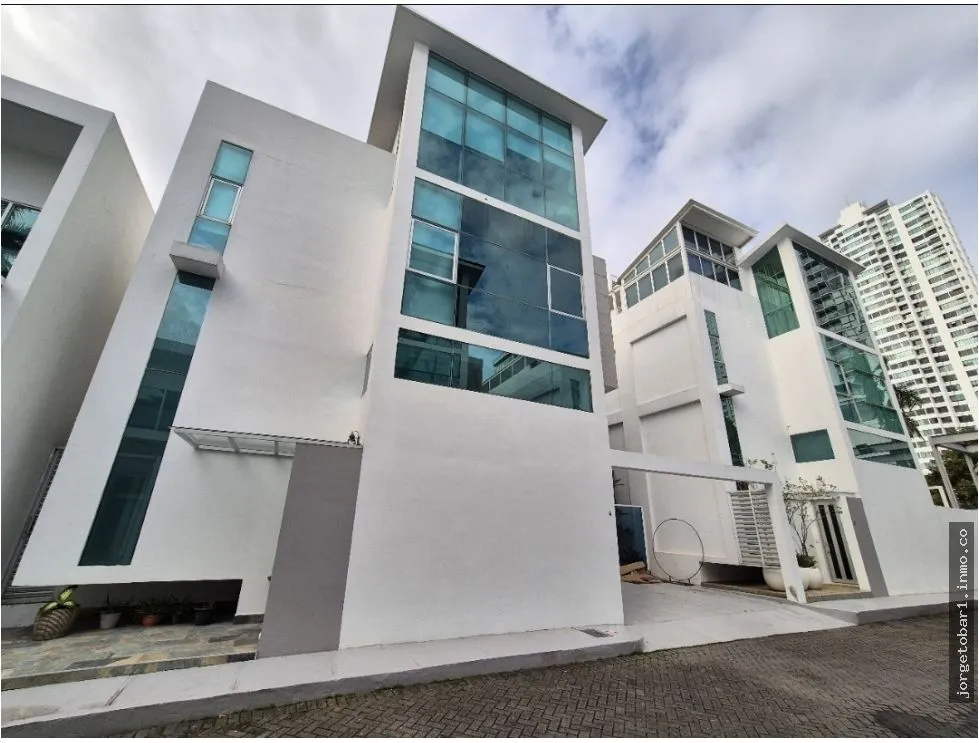 House for Sale Altos del Golf