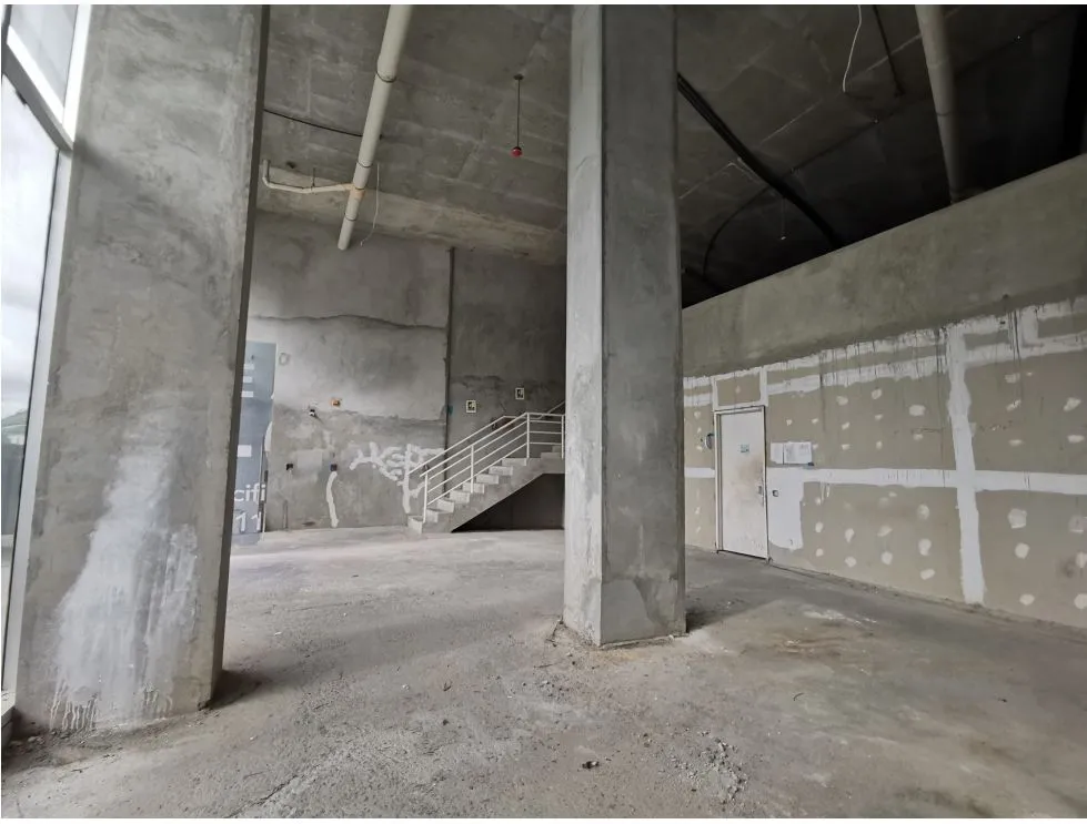 Venta/Alquiler de locales de 2 niveles en SKy Point, Tumba Muerto. LM