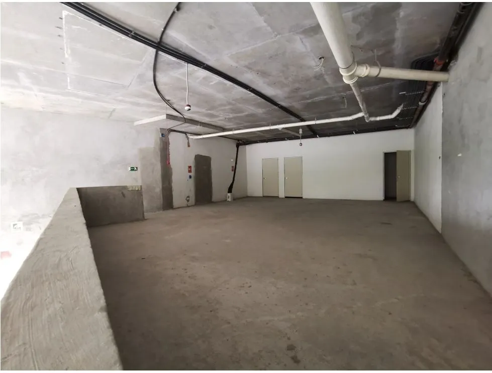 Venta/Alquiler de locales de 2 niveles en SKy Point, Tumba Muerto. LM