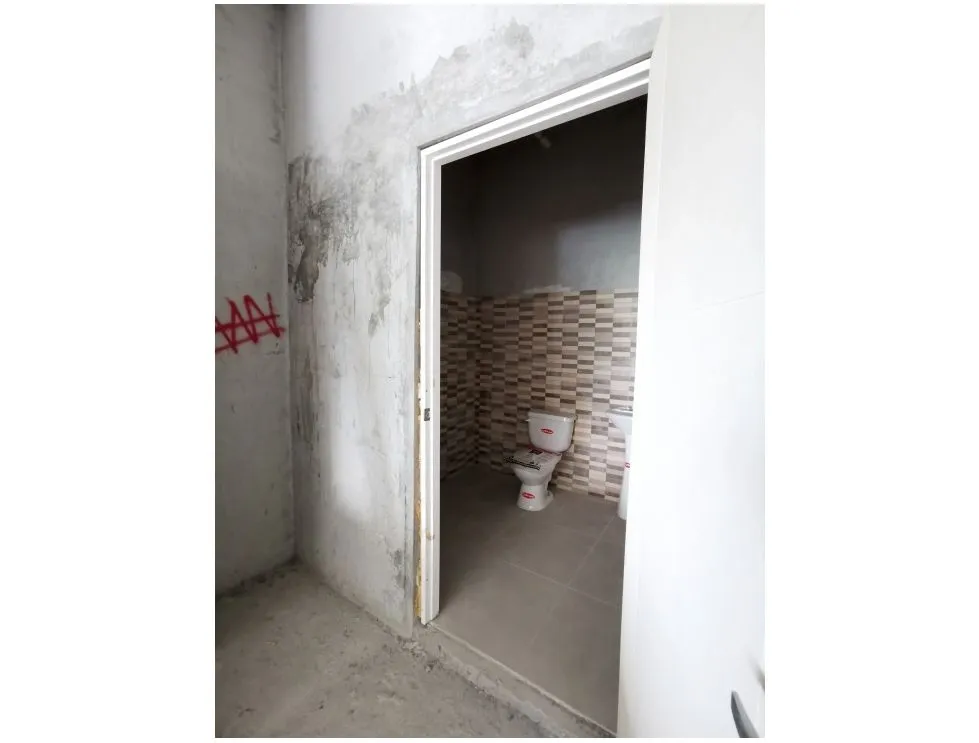 Venta/Alquiler de locales de 2 niveles en SKy Point, Tumba Muerto. LM