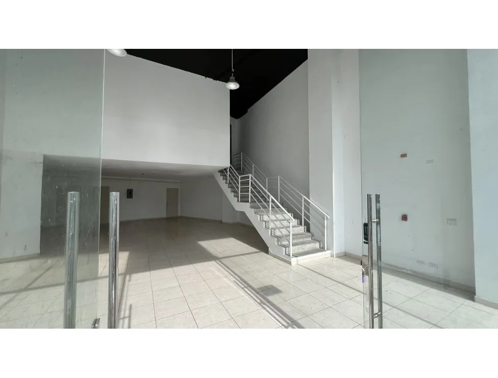 Venta/Alquiler de locales de 2 niveles en SKy Point, Tumba Muerto. LM