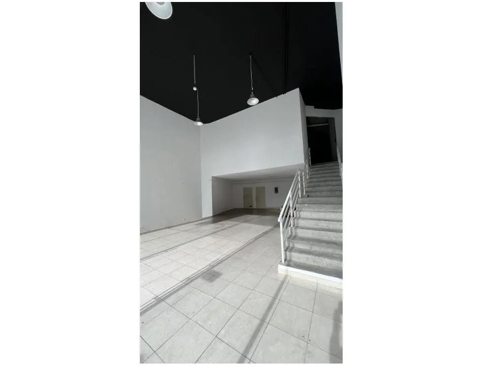 Venta/Alquiler de locales de 2 niveles en SKy Point, Tumba Muerto. LM