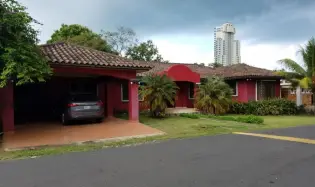 VENTA O ALQUILER DENTRO CLUB DE GOLF DE CORONADO