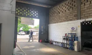 Warehouse for sale in Parque Lefevre