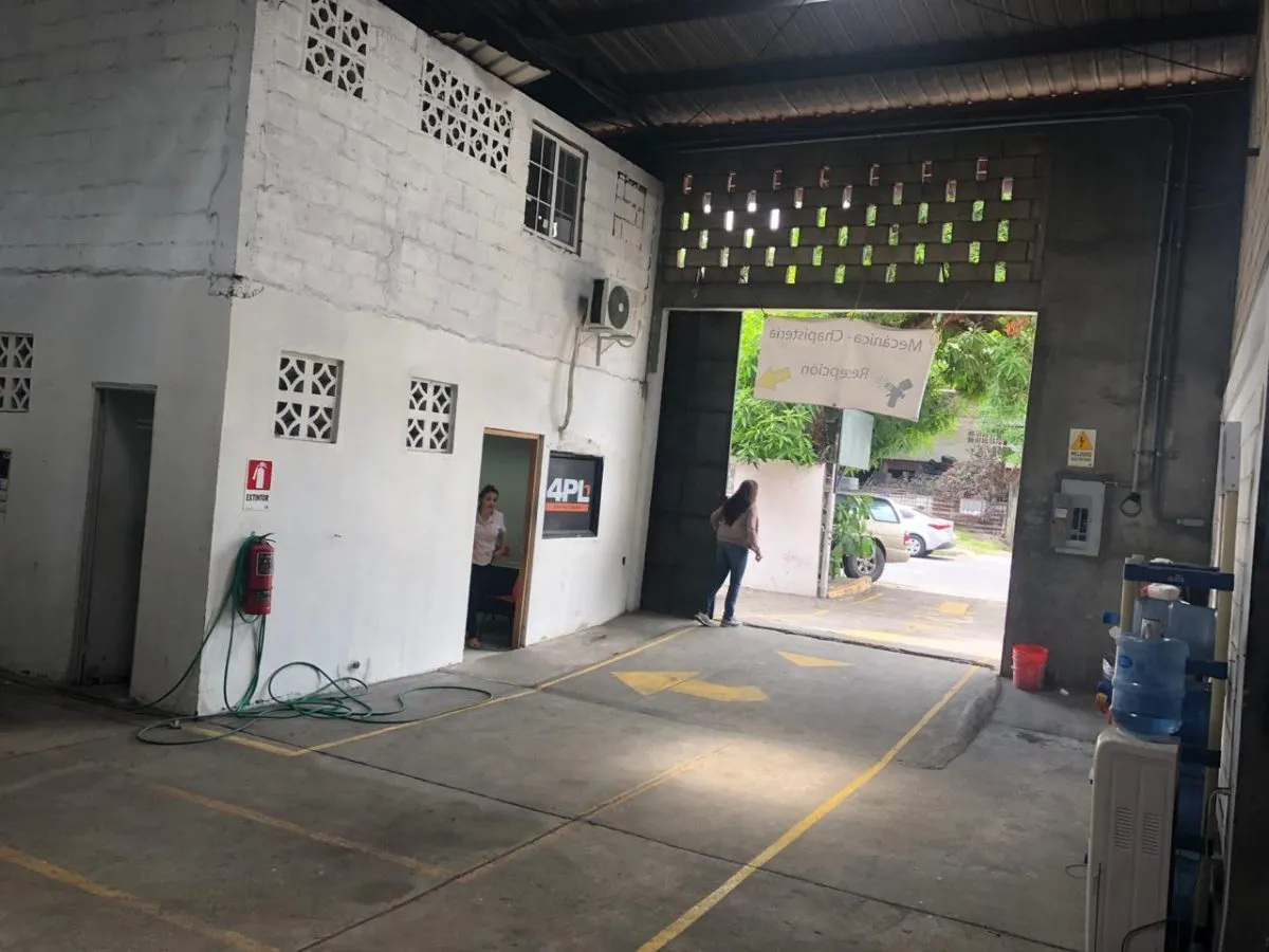 Warehouse for sale in Parque Lefevre