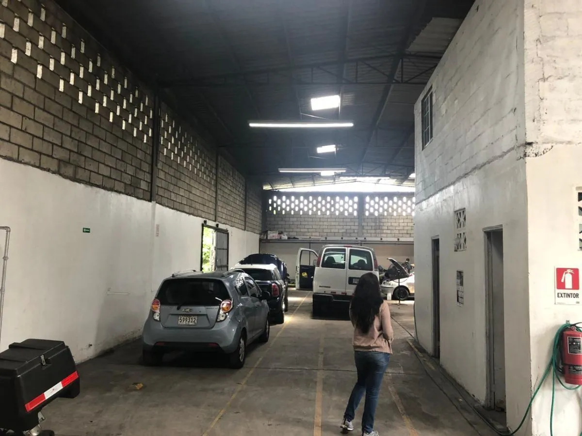 Warehouse for sale in Parque Lefevre