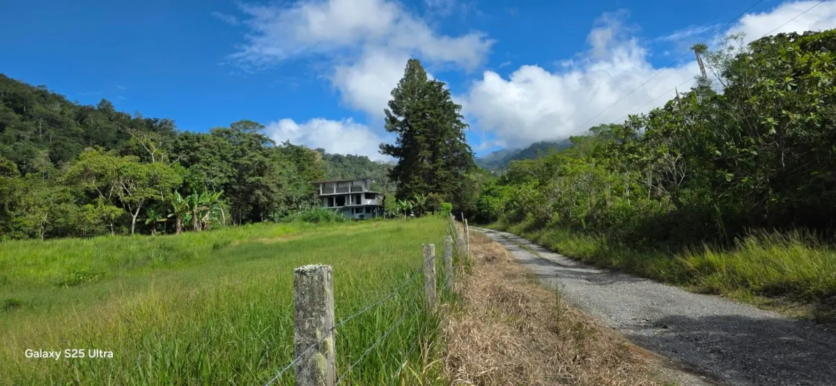 FLAT LOT IN NATURAL AREA