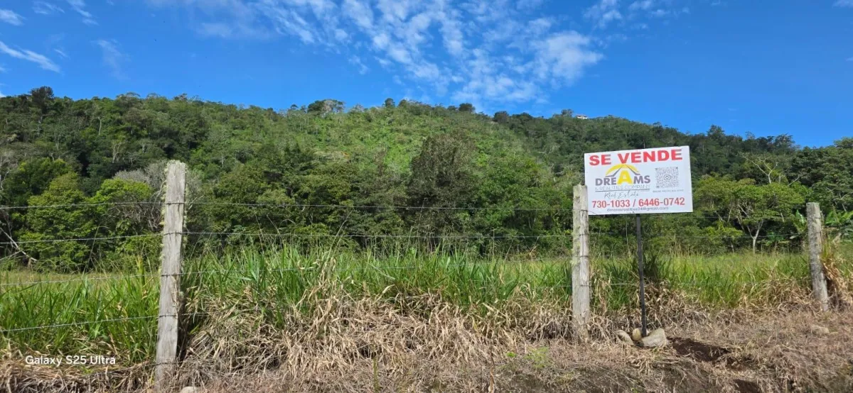 FLAT LOT IN NATURAL AREA