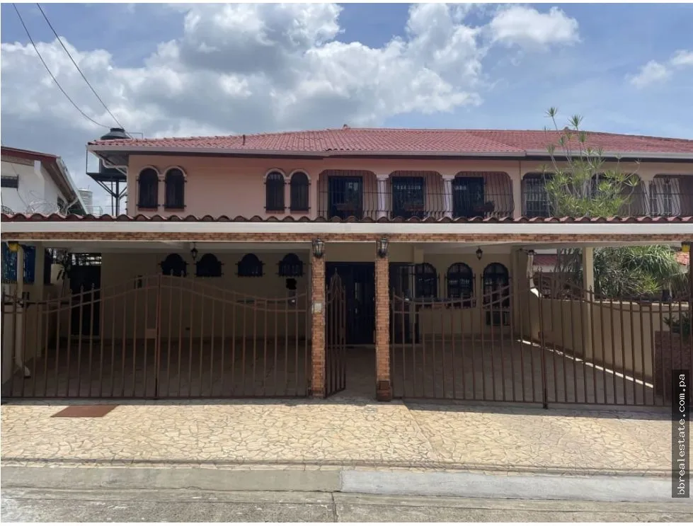 House for Sale in La Alameda